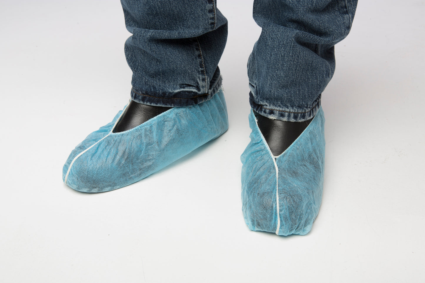 AMMEX Shoe Covers Disposable Booties for shoes, Pack of 300 (150 pairs) Non Slip Shoe Covers for Indoors, Fits Up To US Men's 10